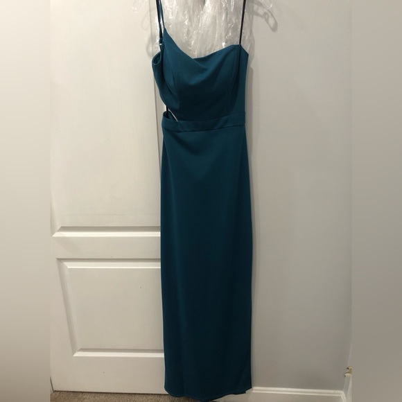 NWOT NEVER WORN Special Occasion long maxi dress with beautiful cutouts - Picture 8 of 11